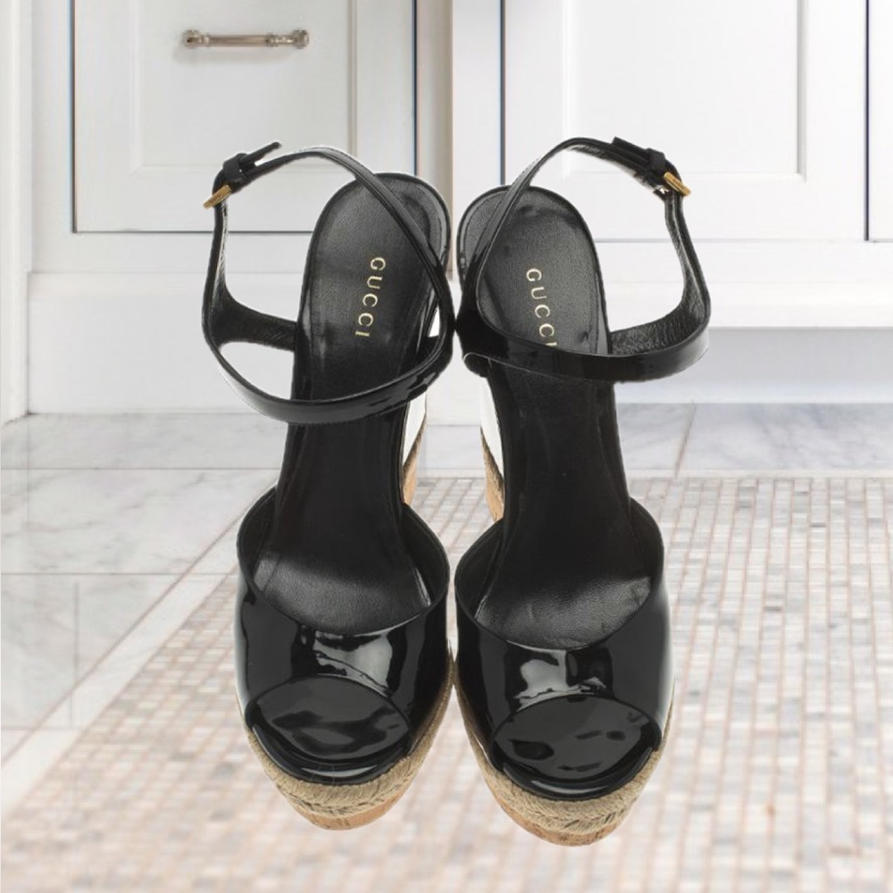 AUTHENTIC GUCCI BLACK PATENT LEATHER SANDALS - Picture 4 of 8
